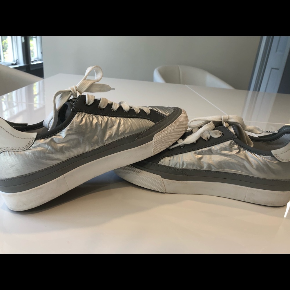 Rag & Bone army low top metallic sneaker. - Picture 5 of 7